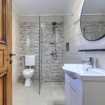 Santina By Interhome Feriehus Višnjan